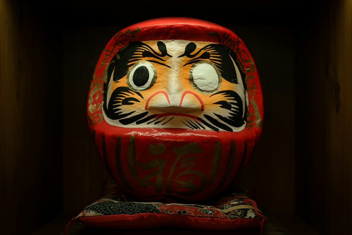Japanese Daruma Doll Goal-Setting Starter Set from Japan — Traditional Hariko Wish Doll & Fine-Tip Marker, with English Guide