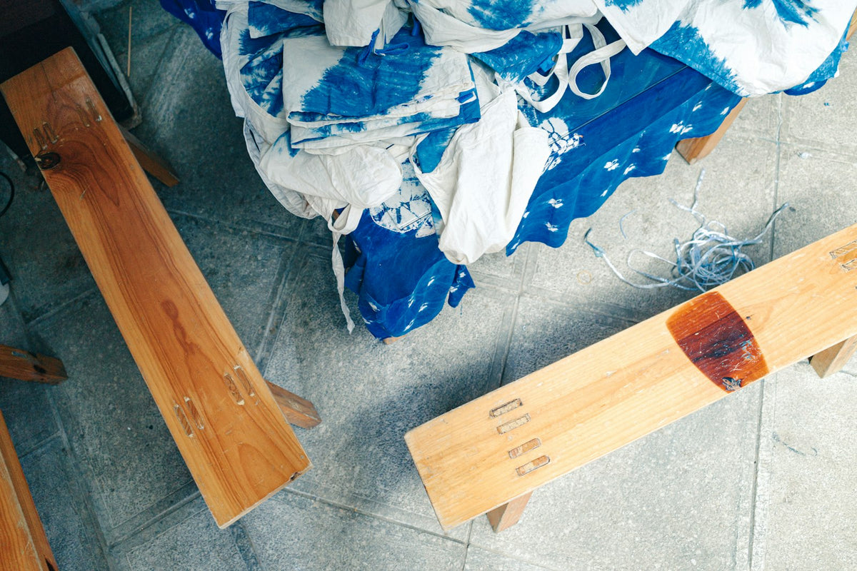 Japanese Shibori Indigo Dyeing Starter Set from Japan — Natural Ai Dye, Cotton Cloths & Binding Tools, with English Guide